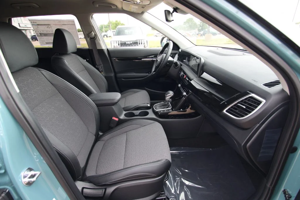 New 2026 Pluton Blue / Black Roof Kia S image 8