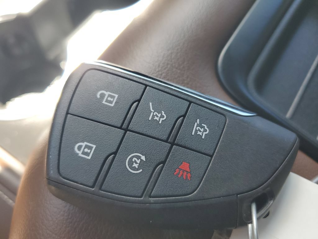 Used 2022 EMPIRE BEIGE METALLIC Chevrolet High Country image 28
