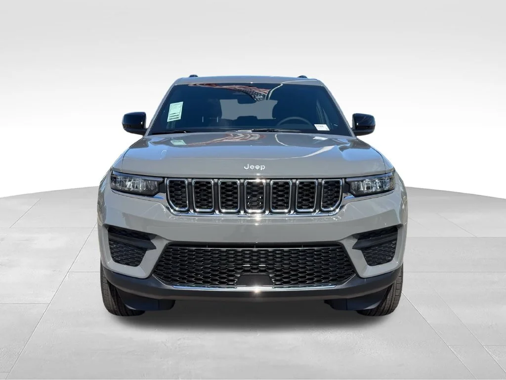 New 2027 Sting-Gray Clear-Coat Paint Jeep Laredo image 27