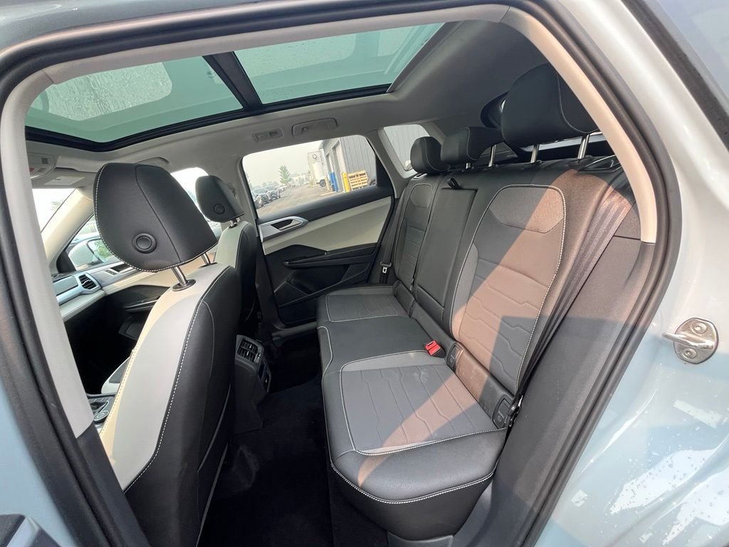 Used 2025 Gray Volkswagen 1.5T SE image 27