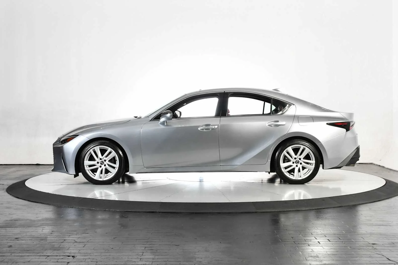 Certified Used 2023 IRIDIUM Lexus  image 2