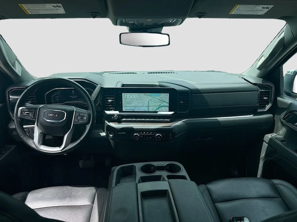 Used 2025 White GMC SLT image 25