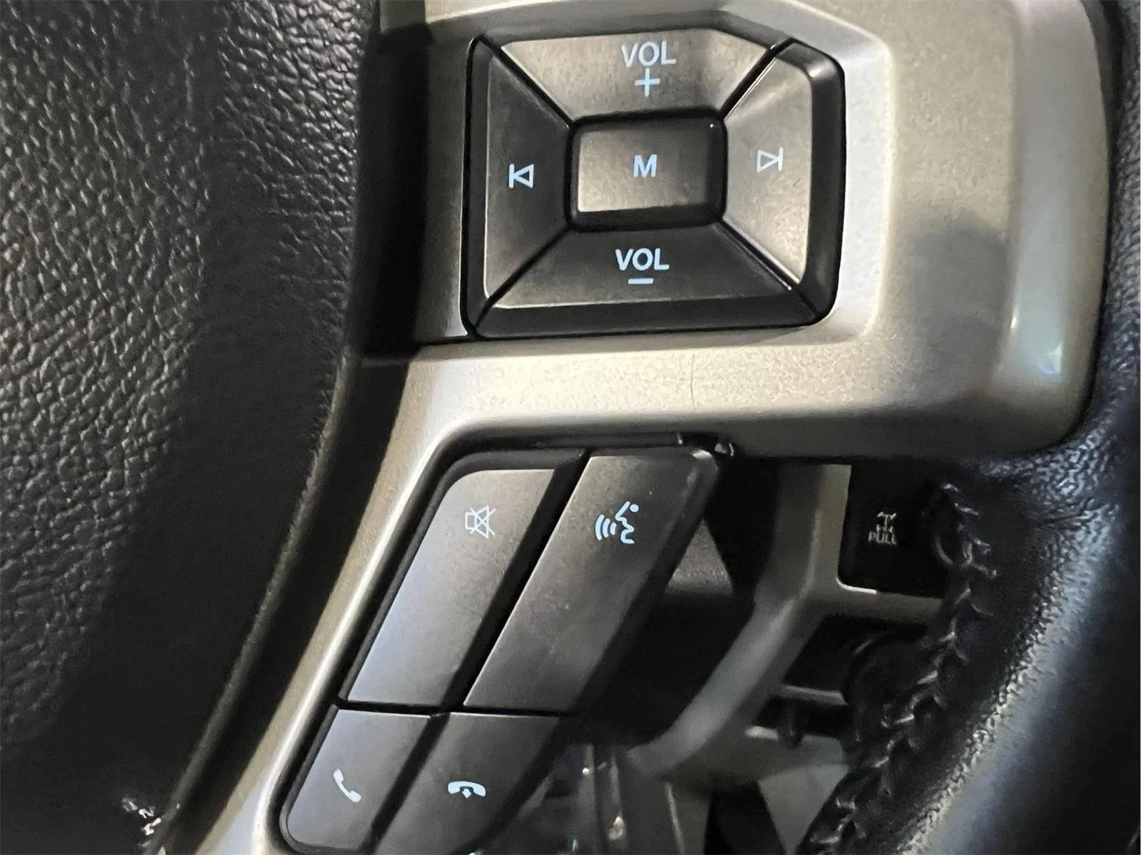 Used 2019 Blue Jeans FORD LARIAT image 24