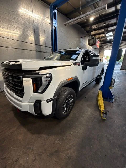 Used 2024 White GMC AT4 image 3