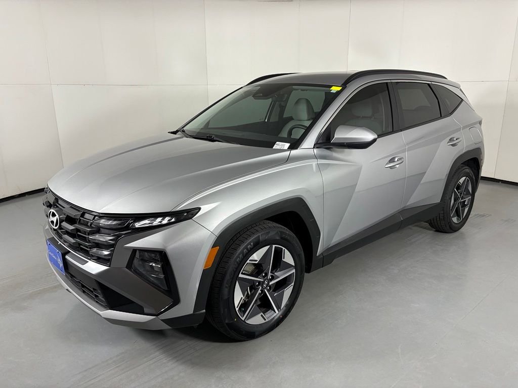 Used 2025 Silver Hyundai SEL image 4