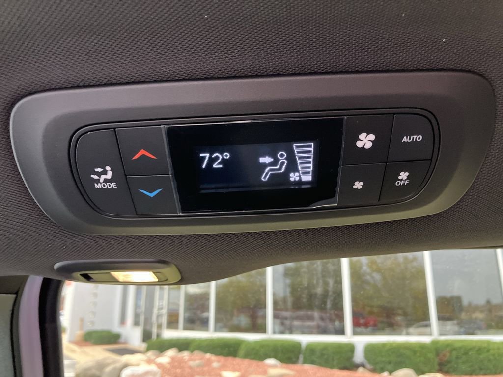 2026 Chrysler Pacifica Select - Photo 32