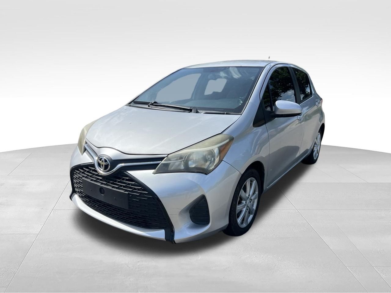 Used 2015 Silver Toyota LE image 1