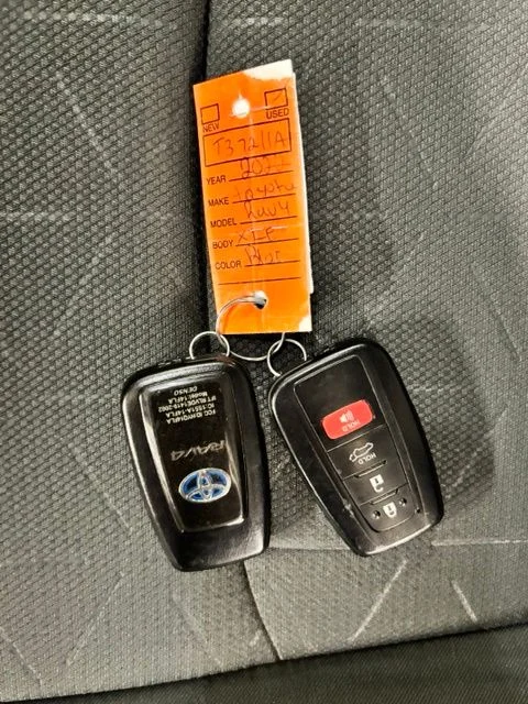 Used 2022  Toyota XLE image 26