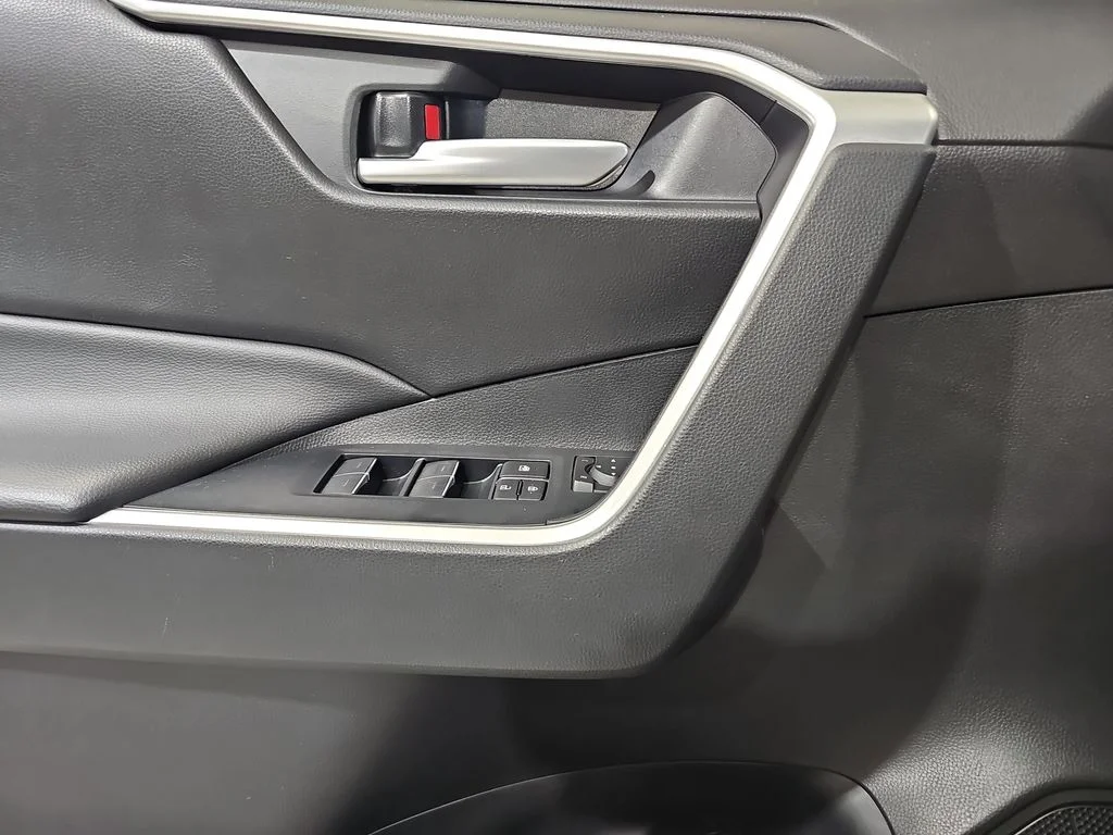 Used 2025 Silver Toyota XLE image 28