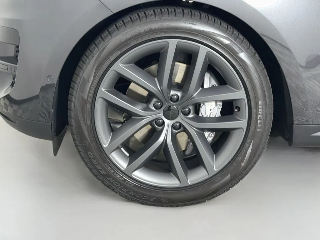 New 2027 Carpathian Grey Land Rover SE image 33