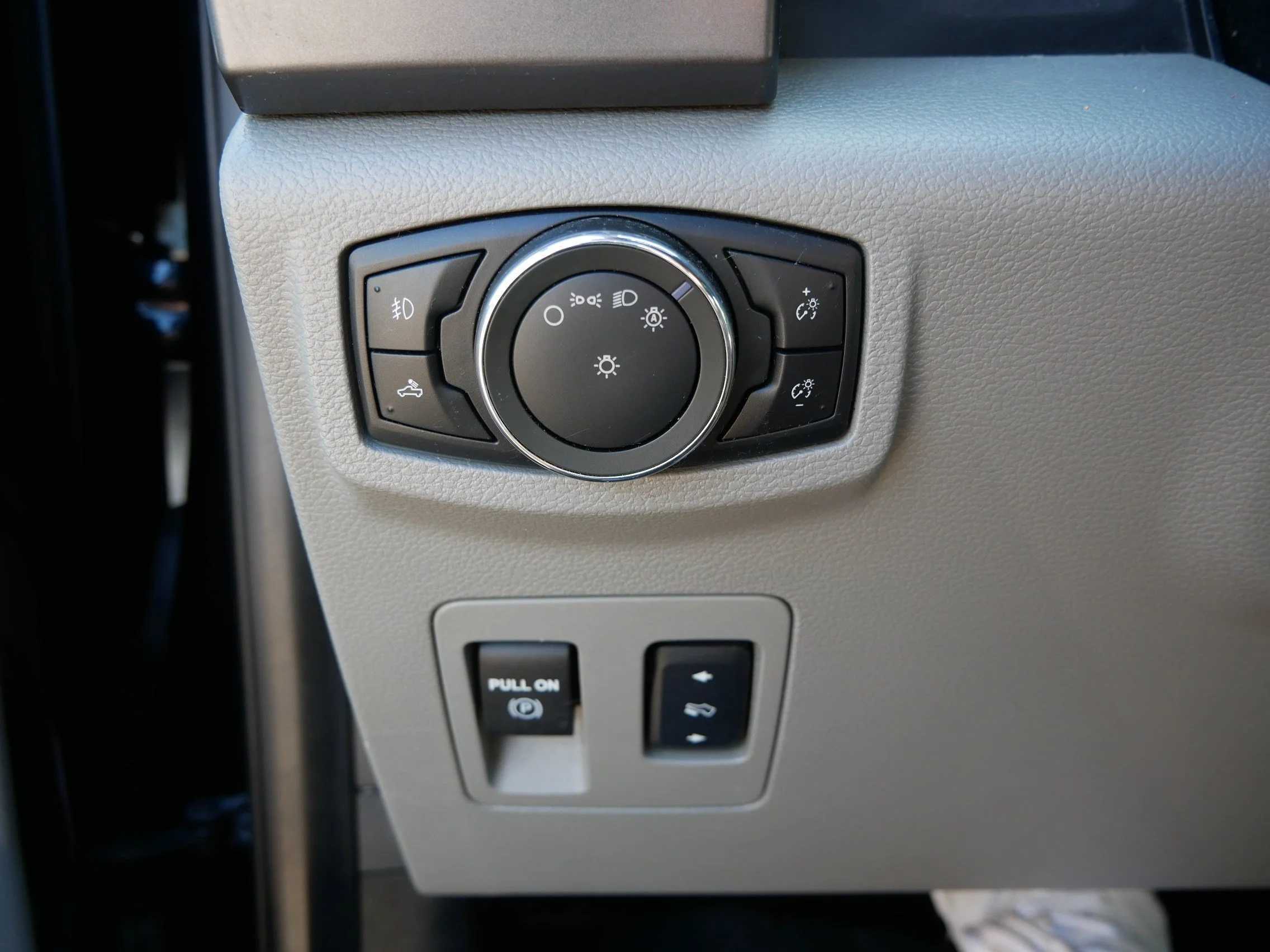 Certified Used 2022 Agate Black Ford XLT image 25