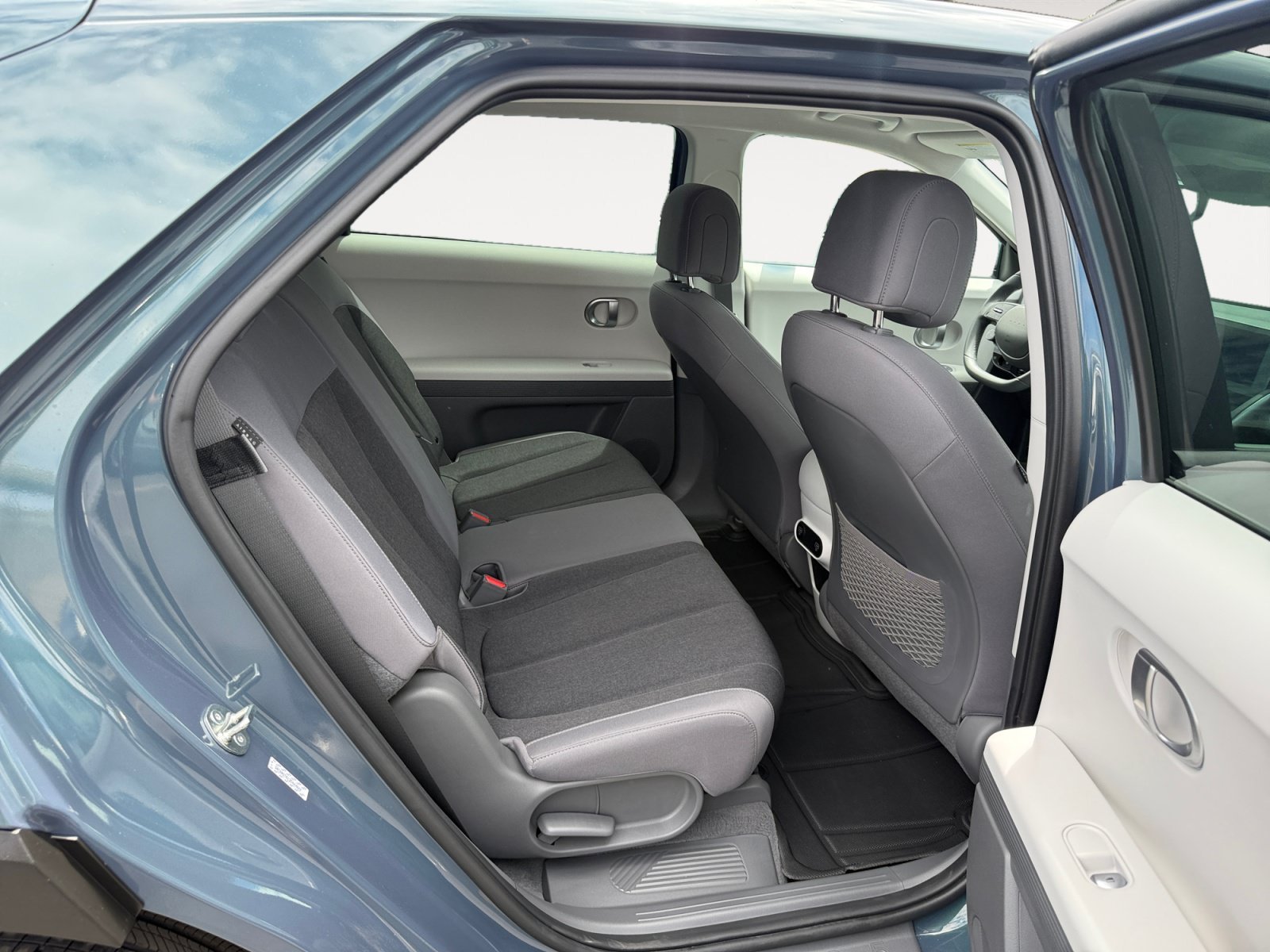 Certified Used 2024 Teal Hyundai SE image 18