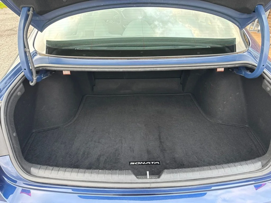 Used 2020 Blue Hyundai SE image 21