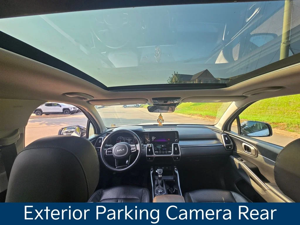 Used 2022 White Kia S image 16