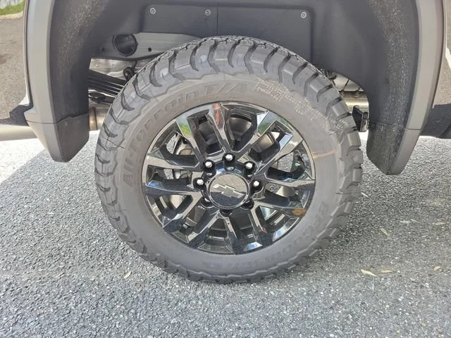 New 2026 Black Chevrolet LT image 5