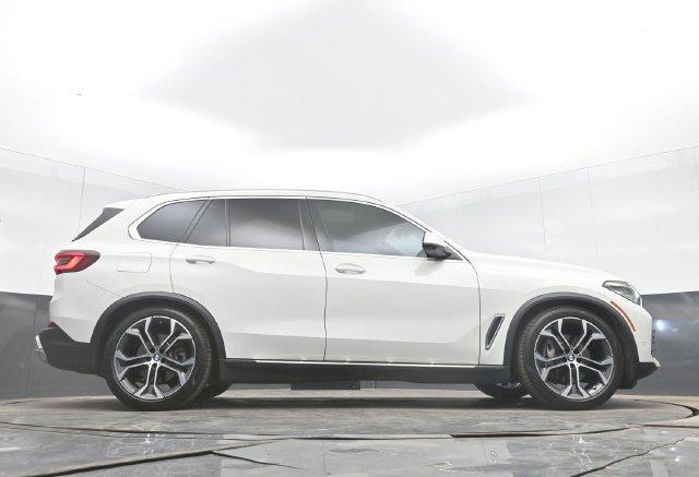 Used 2022 White BMW sDrive40i image 51