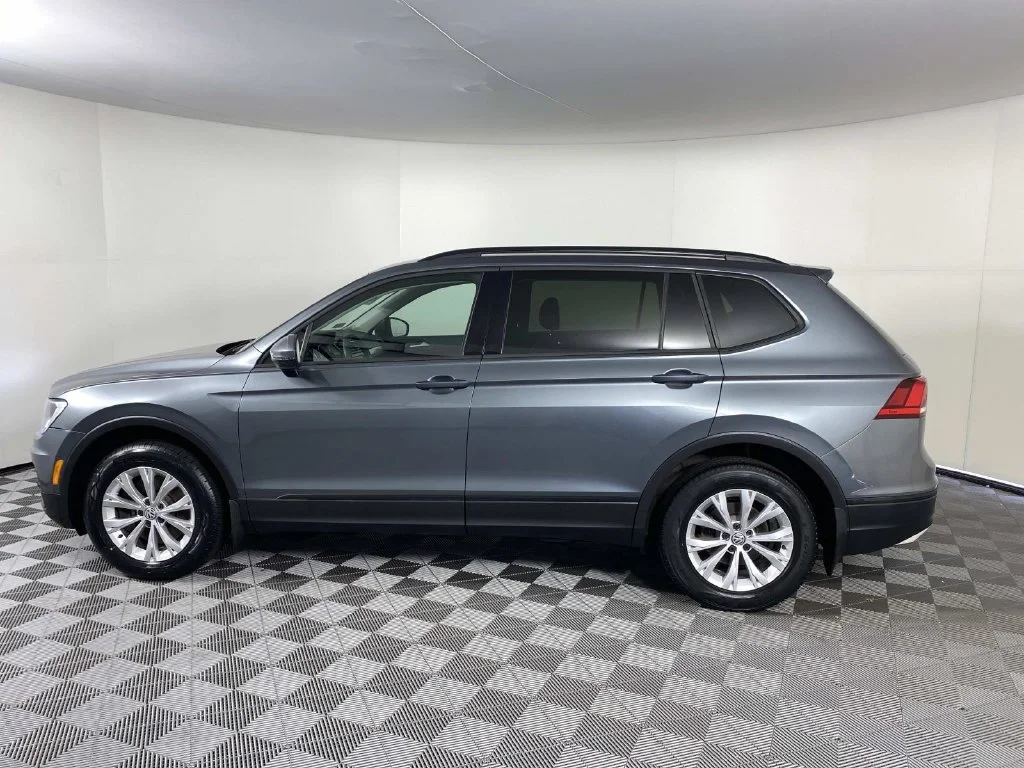 Used 2018 Platinum Gray Metallic Volkswagen 2.0T S image 5