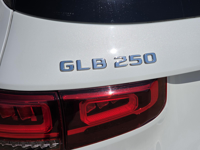 Used 2022  Mercedes-Benz GLB 250 image 34