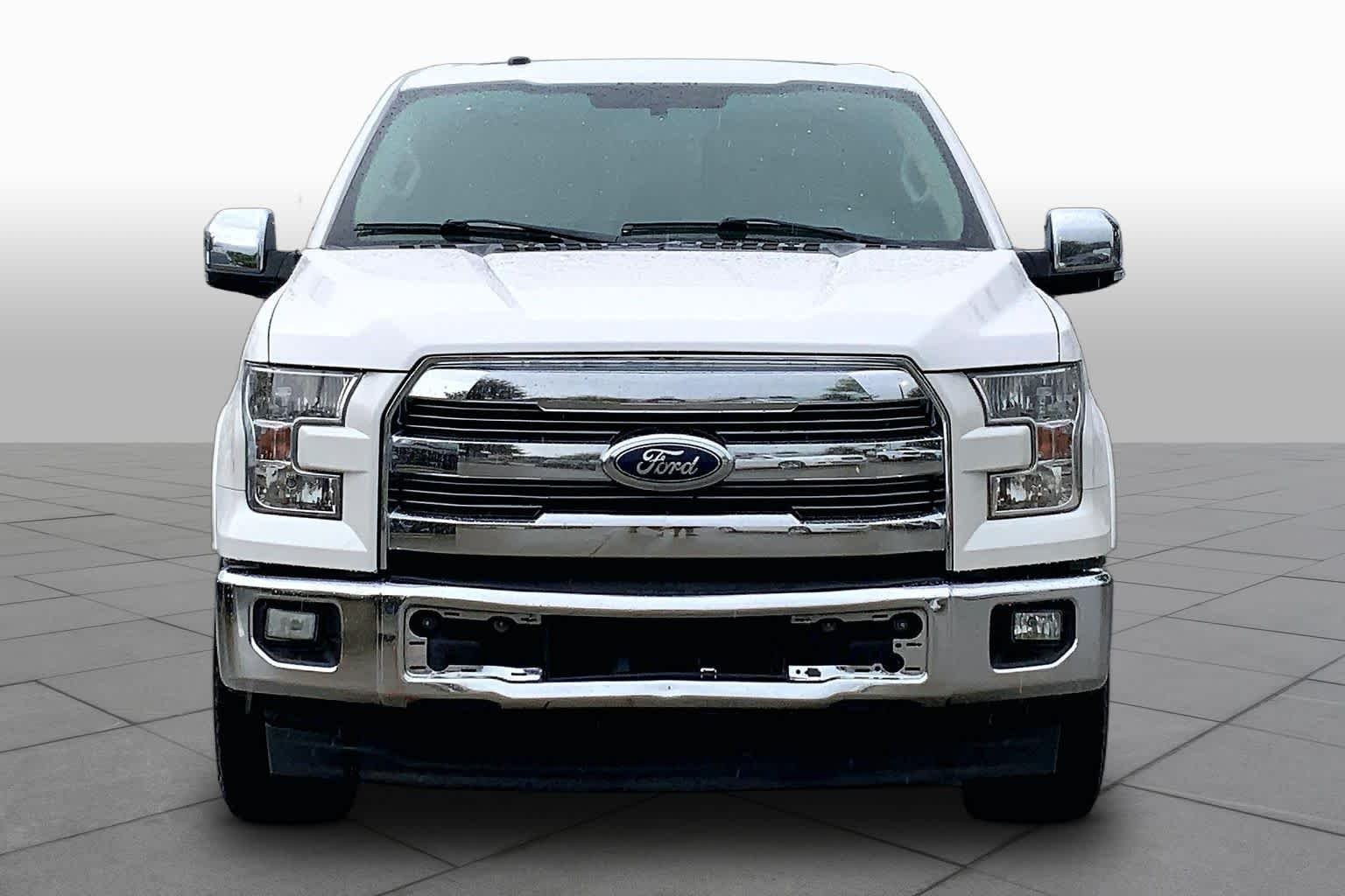 Used 2017 White Platinum Metallic Tri-Coat Ford Lariat image 4