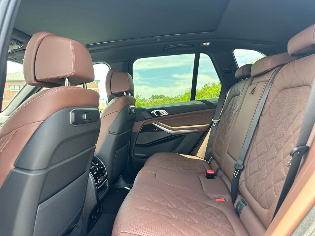 New 2026 Skyscraper Grey Metallic BMW xDrive50e image 20
