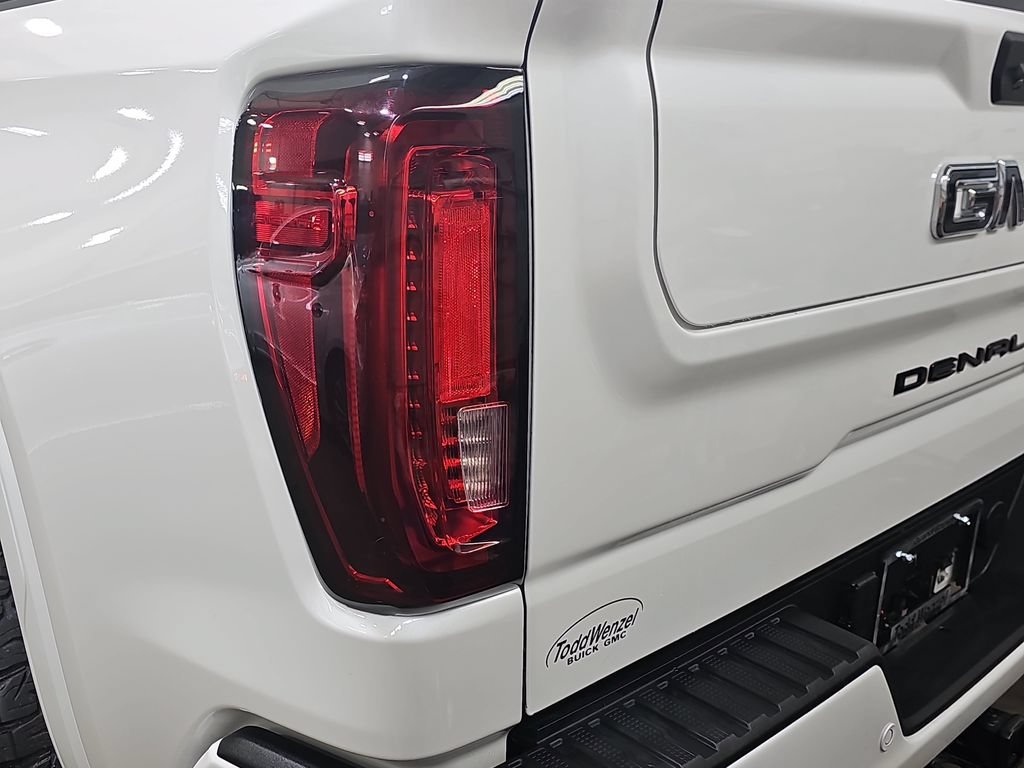 Used 2023 White Frost Tricoat GMC Denali Ultimate image 40