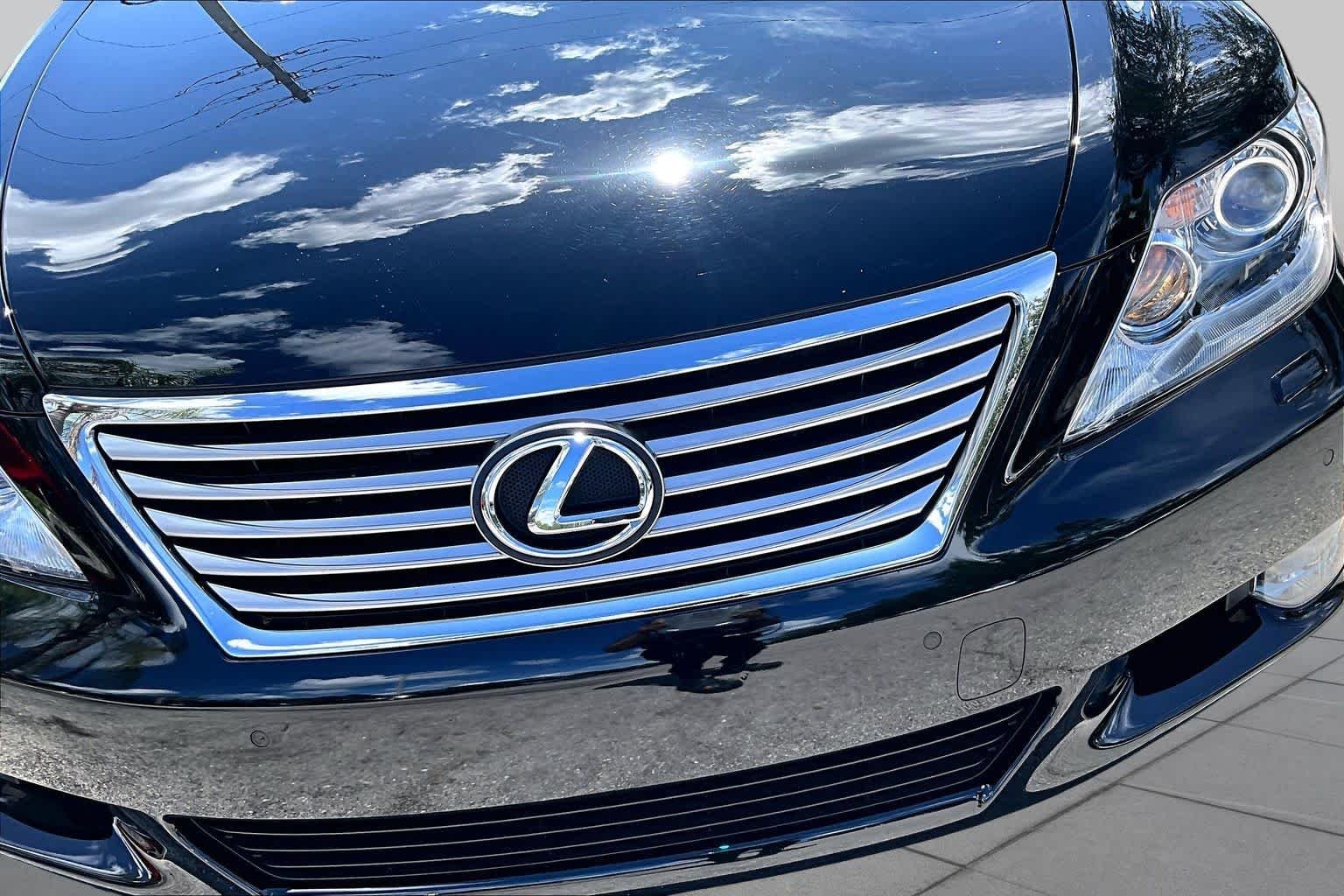 Used 2012 Obsidian Lexus  image 29