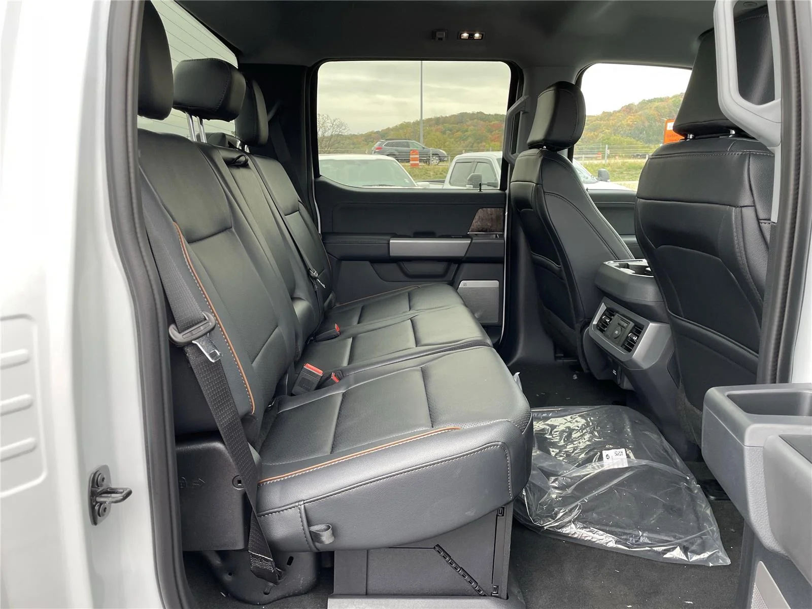 New 2026 Oxford White Ford LARIAT image 42