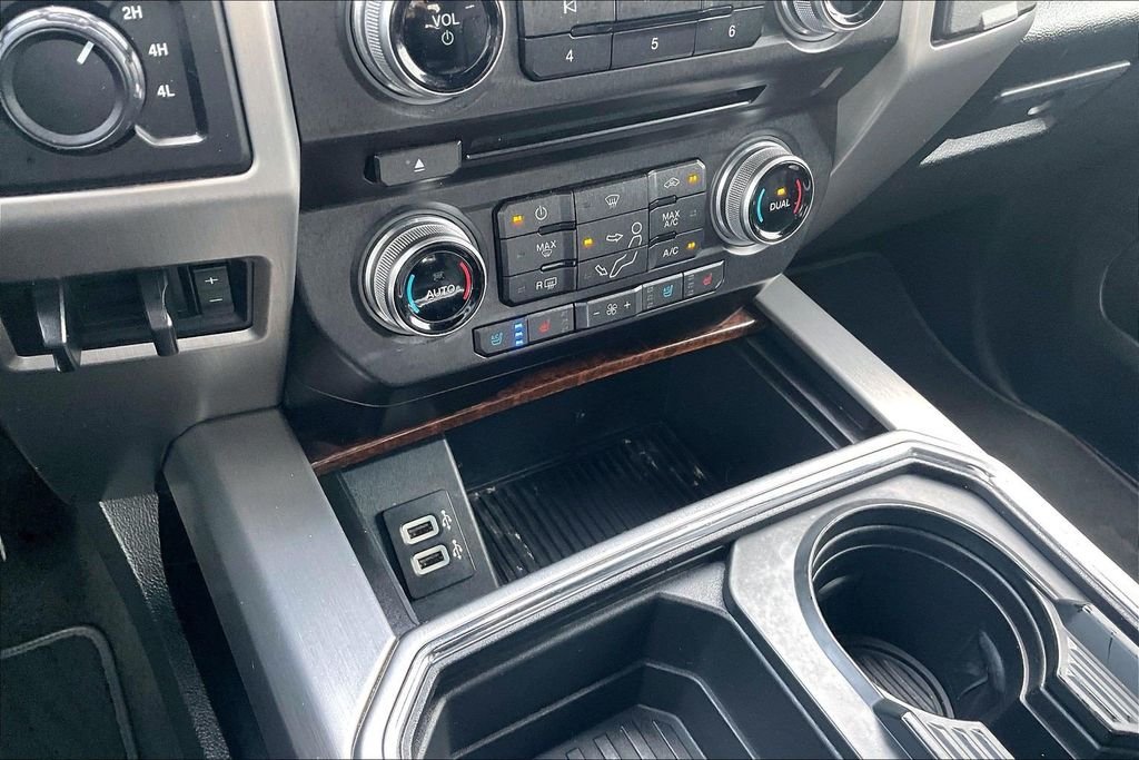 Used 2017 Silver Ford Platinum image 25