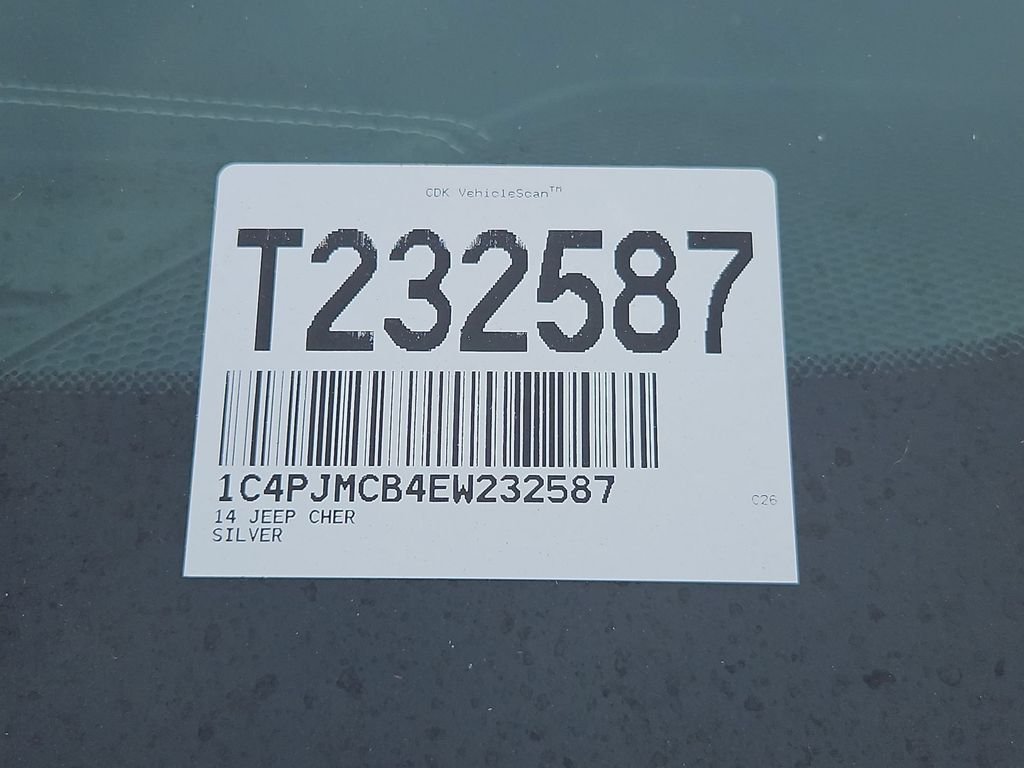 Used 2014 Billet Silver Metallic Jeep Latitude image 27