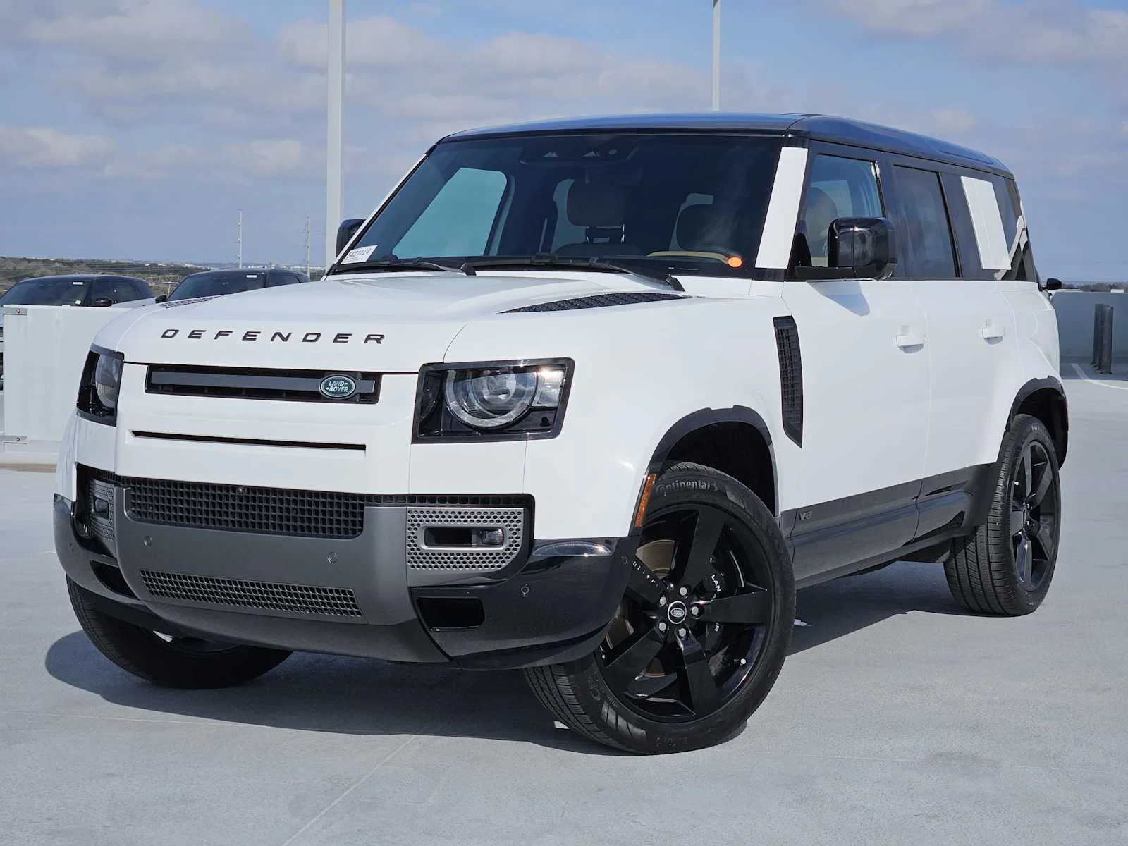 2025 Land Rover Defender 110 V8 P525's photo