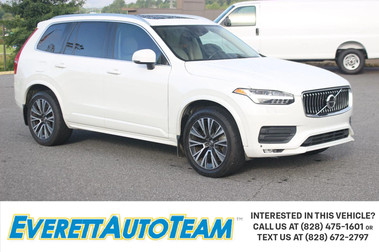 Used 2021  Volvo Momentum image 1