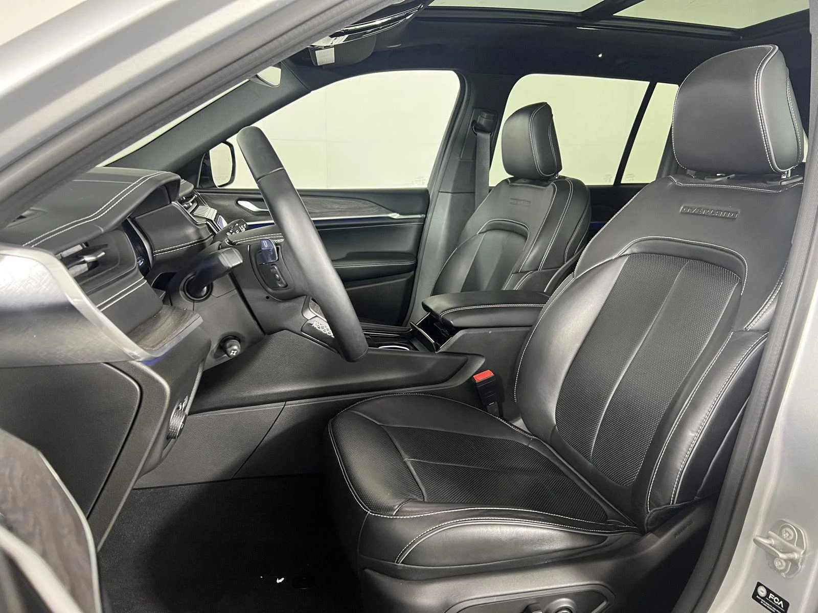 Used 2022 Silver Zynith Jeep Overland image 9