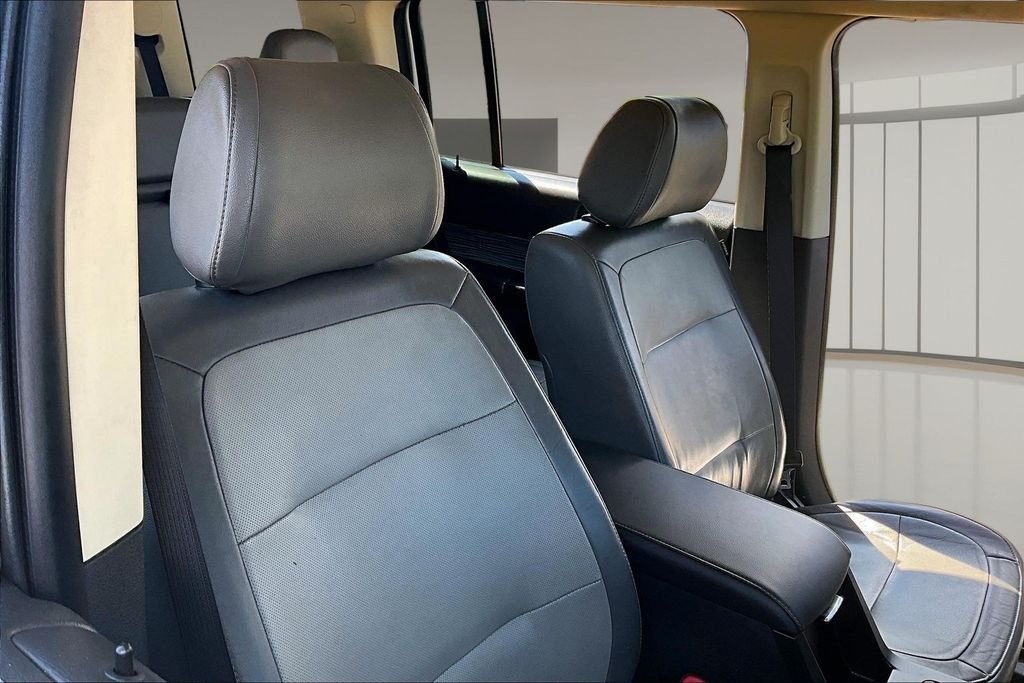 Used 2019 Silver Ford SEL image 7