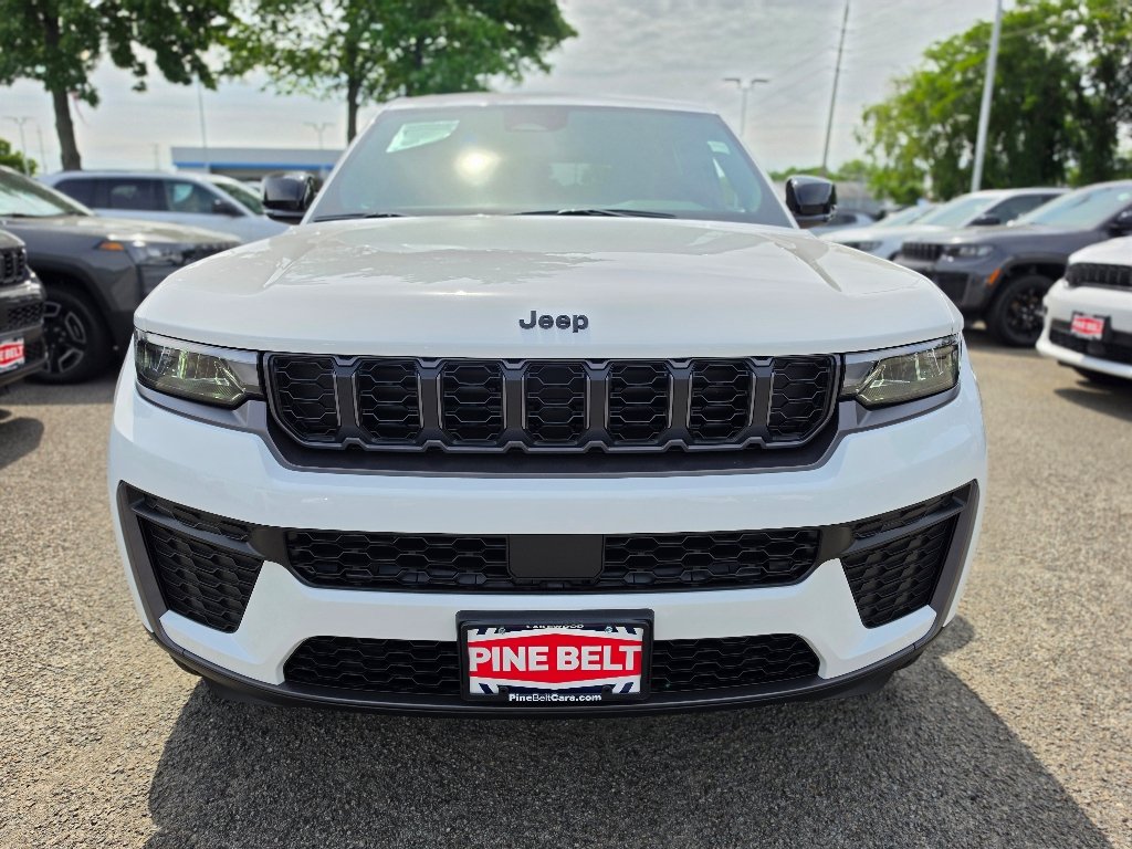 New 2026 Bright White Clear-Coat Exterior Paint Jeep Altitude image 7
