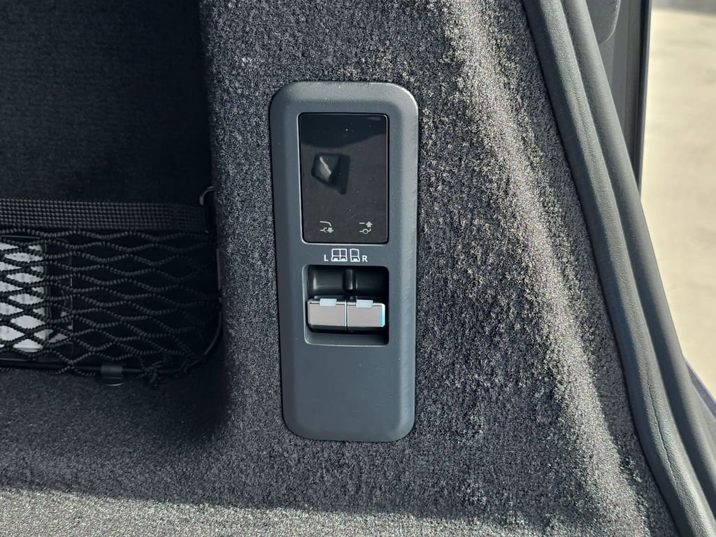 New 2026 Amethyst Grey Purple in Gloss finish Land Rover SV image 14