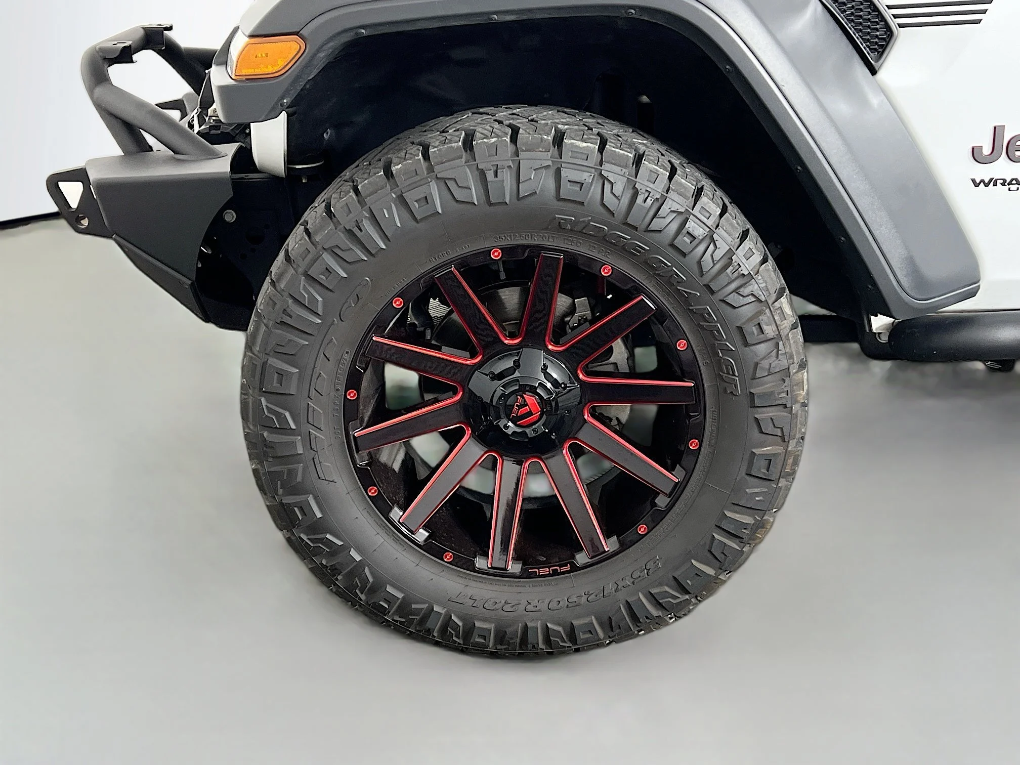Used 2018 Bright White Clearcoat Jeep RUBICON image 10