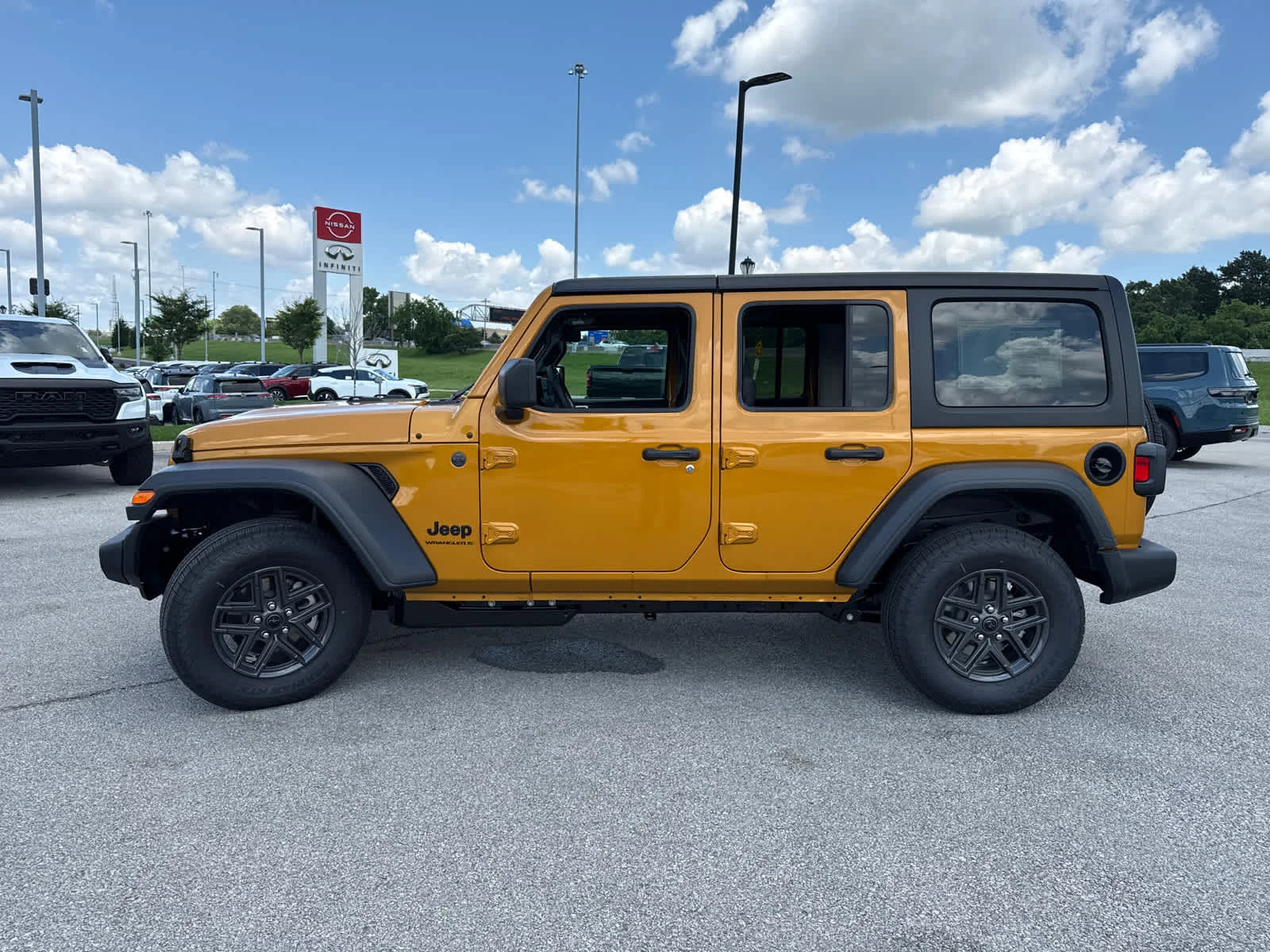 New 2026 Goldilocks Jeep Sport S image 5