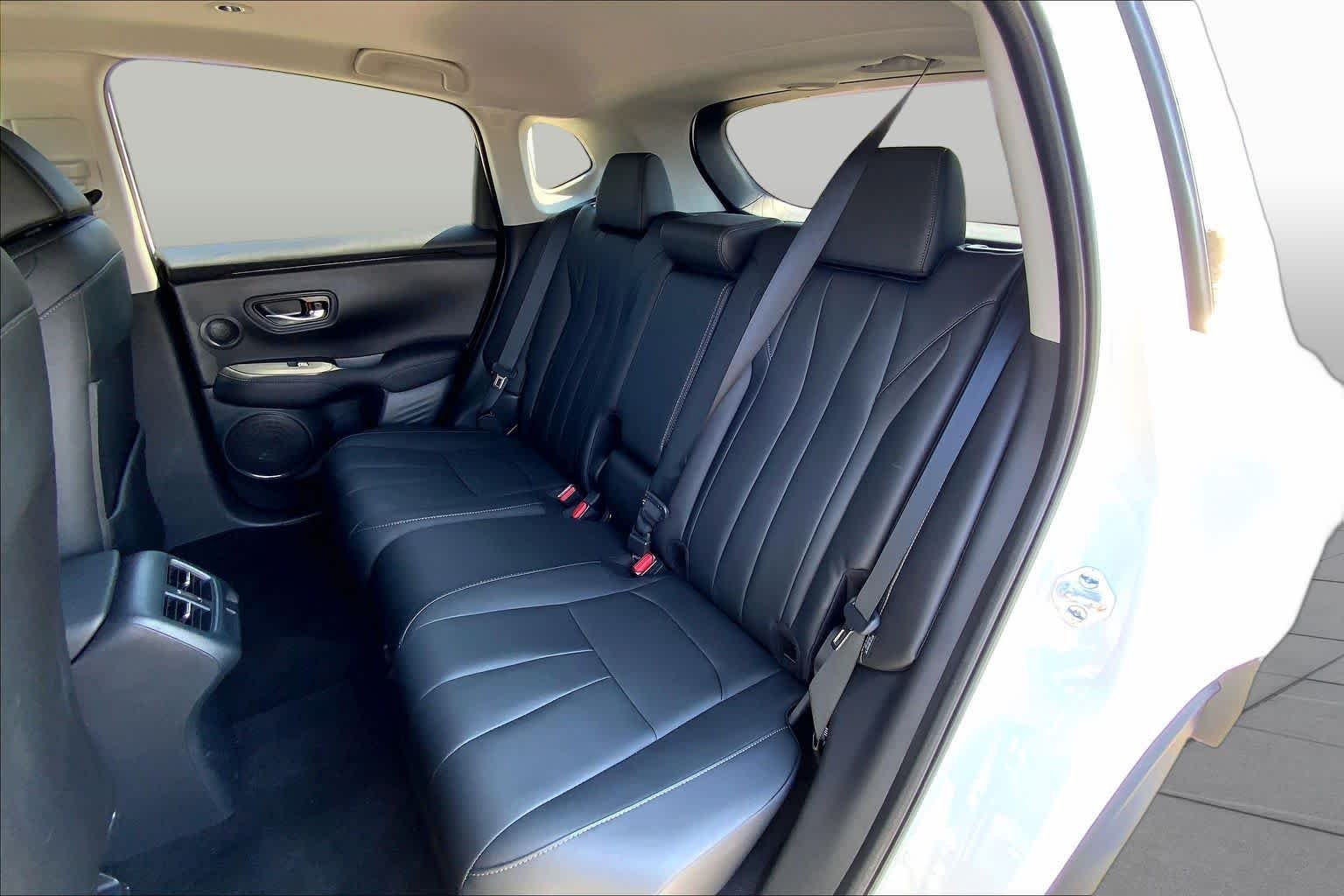Used 2025 Platinum White Pearl Acura  image 21