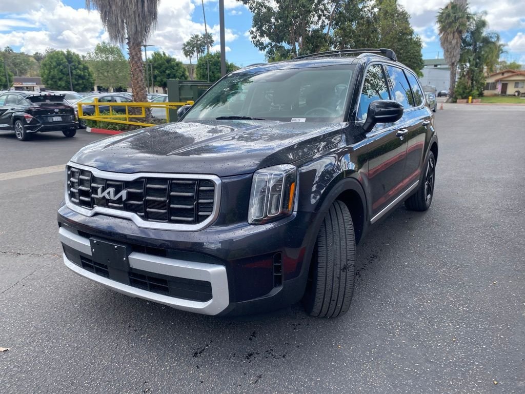 Used 2025 Gray Kia S image 5