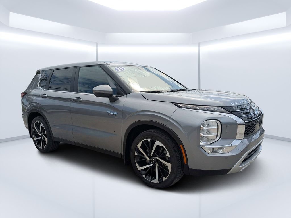 Used 2023 Gray Mitsubishi SE image 1