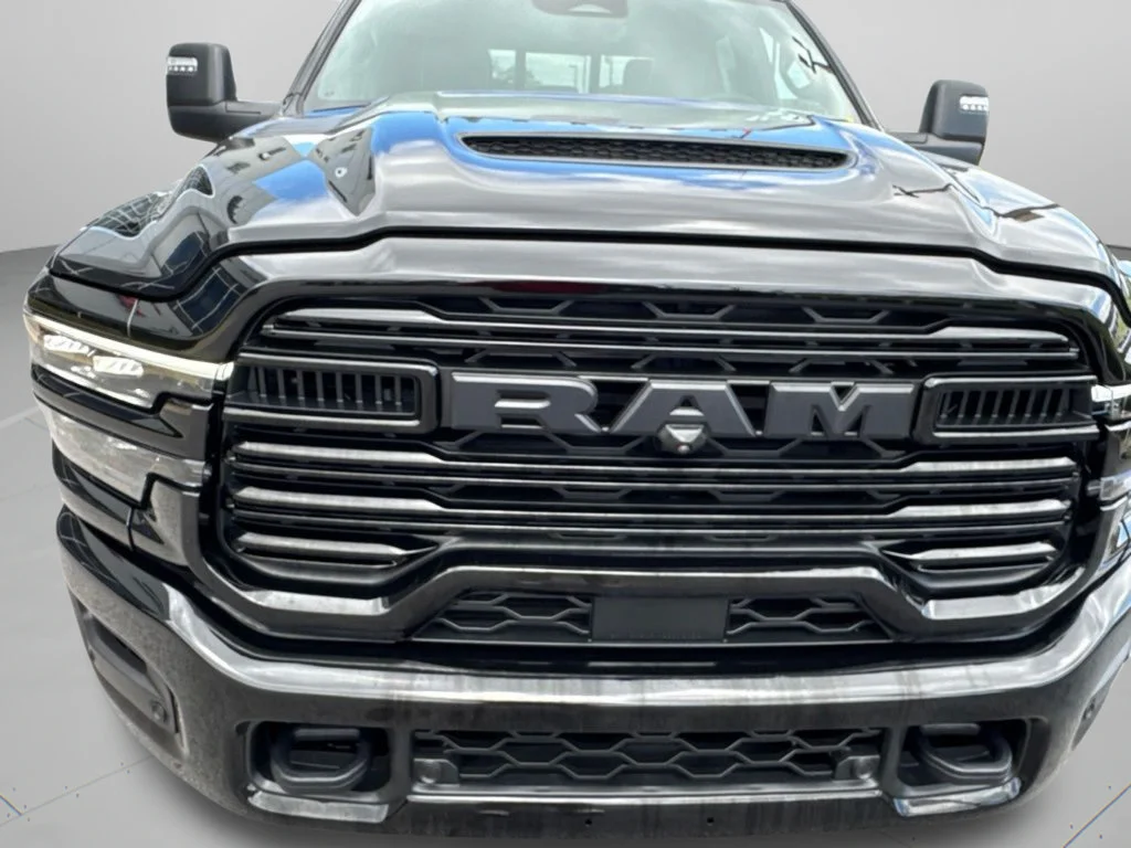 New 2026 Diamond Black Crystal Pearl-Coat Exterior Paint RAM Laramie image 37