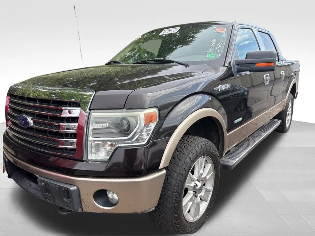 Used 2013  Ford Lariat image 2