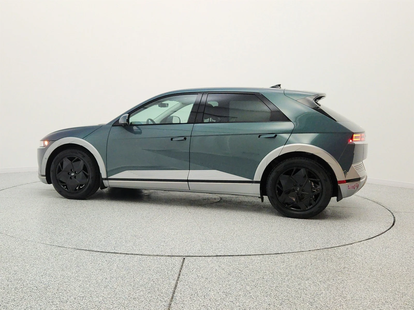 Used 2024 Digital Teal Hyundai Limited RWD image 8