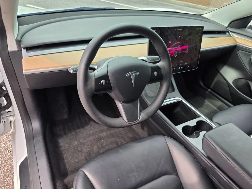 Used 2022  Tesla RWD image 16