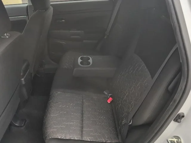 Used 2024  Mitsubishi 2.0 ES image 16