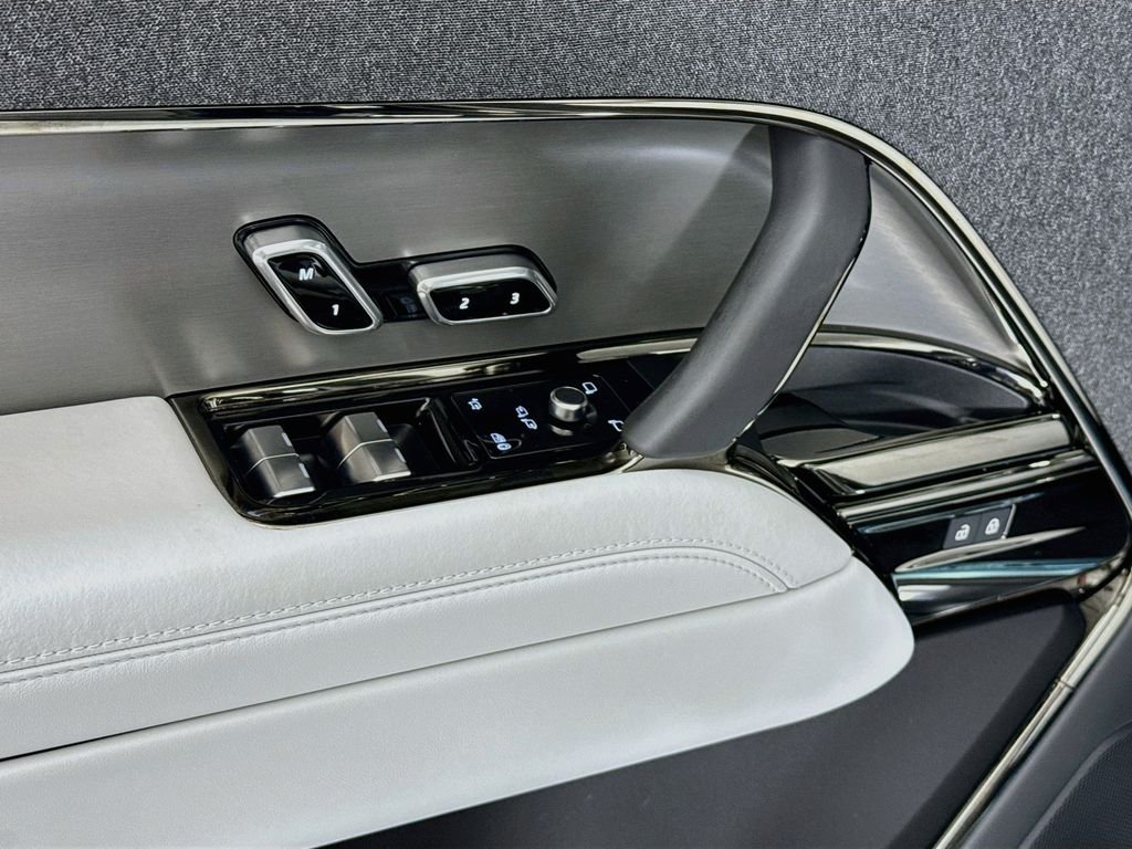 New 2026 Santorini Black Land Rover SE image 24
