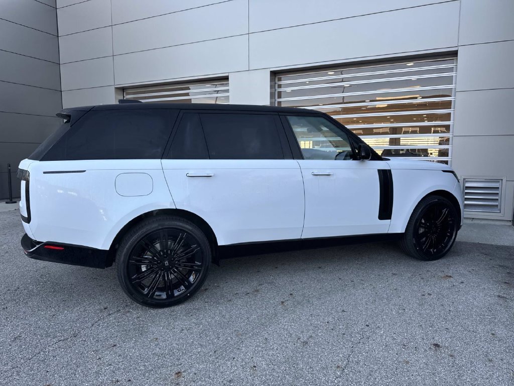 New 2027 Fuji White LAND ROVER  image 8