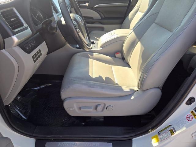 Certified Used 2017 BLIZZARD PEARL Toyota  image 9