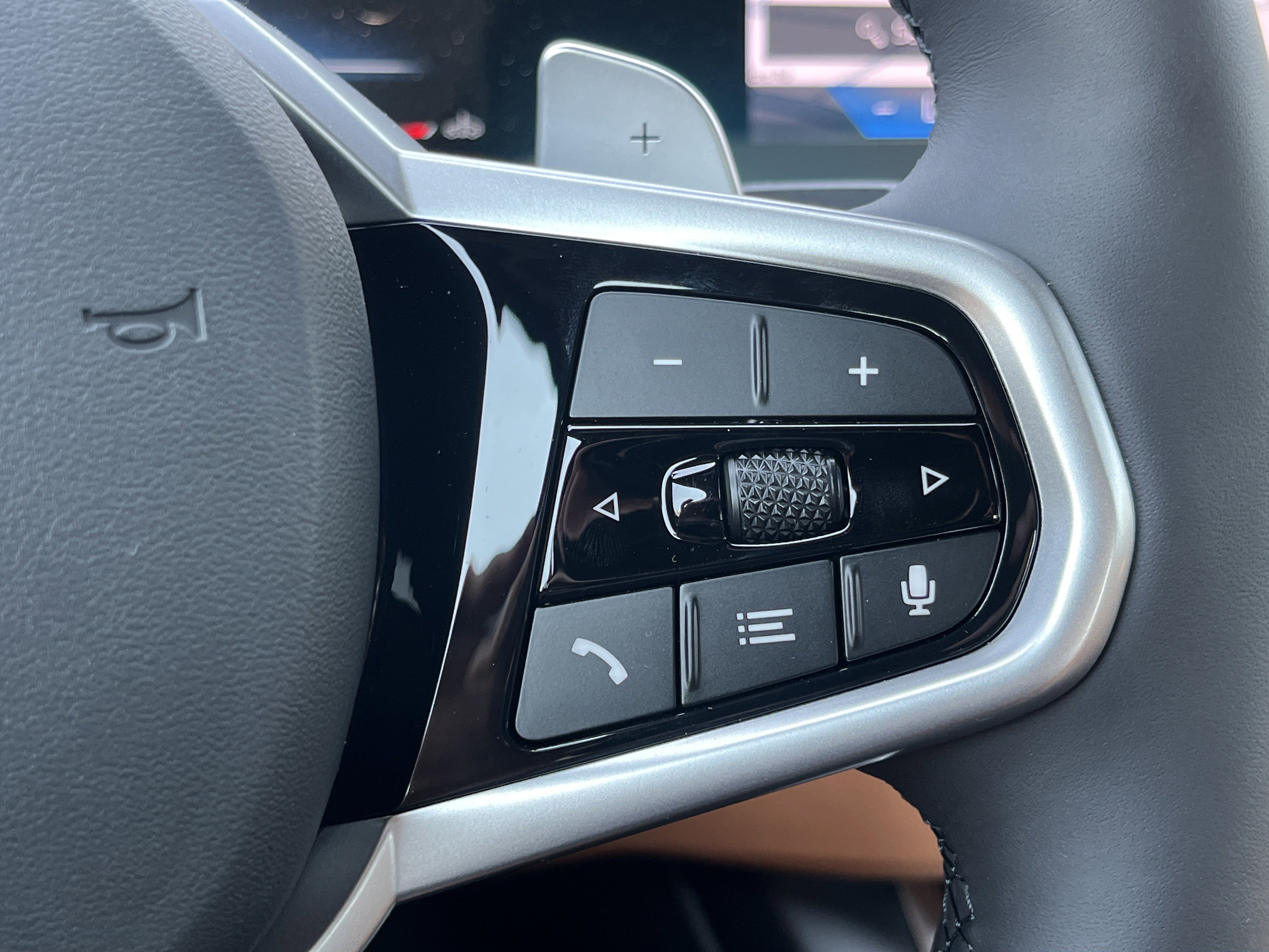 2025 BMW 3 Series 330i - Photo 13