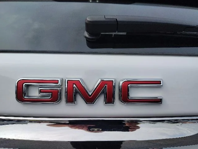 Used 2023 White GMC SLE image 32
